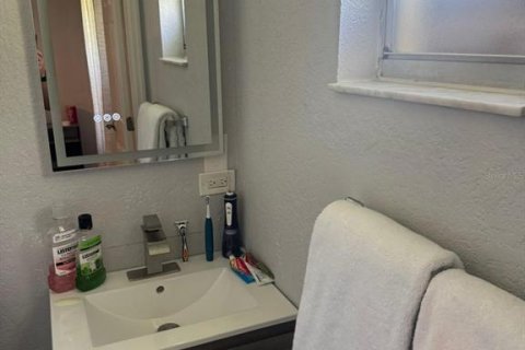 Condo in Bradenton, Florida, 2 bedrooms  № 1901892 - photo 10