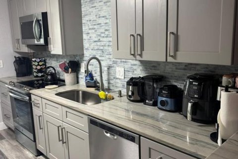 Condo in Bradenton, Florida, 2 bedrooms  № 1901892 - photo 6