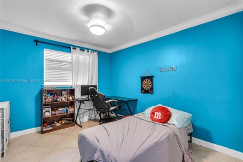 House in Miami, Florida 4 bedrooms, 168.06 sq.m. № 1946199 - photo 18