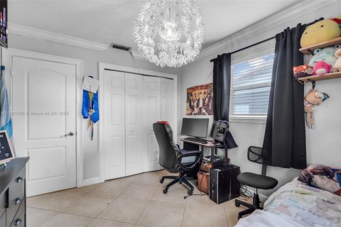 House in Miami, Florida 4 bedrooms, 168.06 sq.m. № 1946199 - photo 21