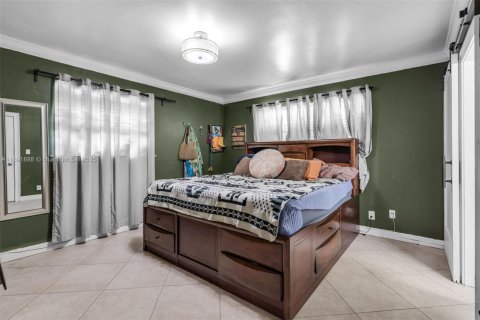 House in Miami, Florida 4 bedrooms, 168.06 sq.m. № 1946199 - photo 14