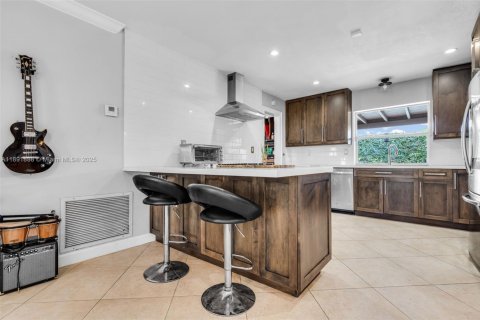 House in Miami, Florida 4 bedrooms, 168.06 sq.m. № 1946199 - photo 8