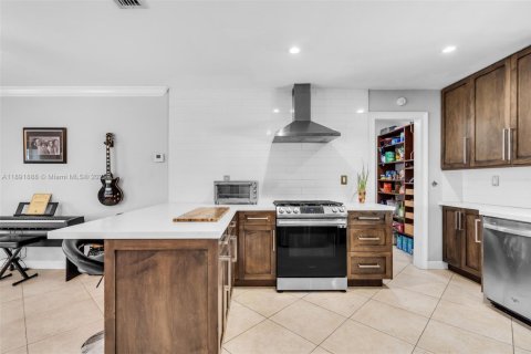 House in Miami, Florida 4 bedrooms, 168.06 sq.m. № 1946199 - photo 10