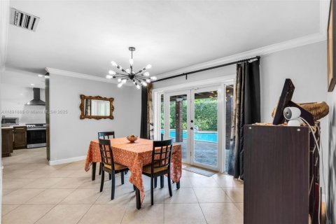 House in Miami, Florida 4 bedrooms, 168.06 sq.m. № 1946199 - photo 12