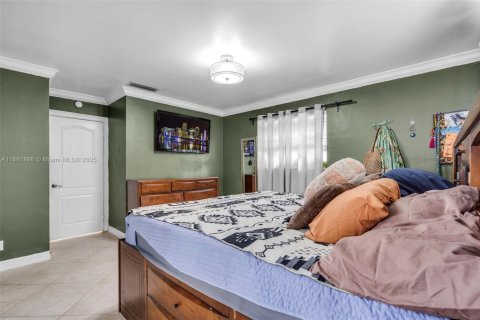 House in Miami, Florida 4 bedrooms, 168.06 sq.m. № 1946199 - photo 15