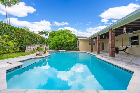 House in Miami, Florida 4 bedrooms, 168.06 sq.m. № 1946199 - photo 30