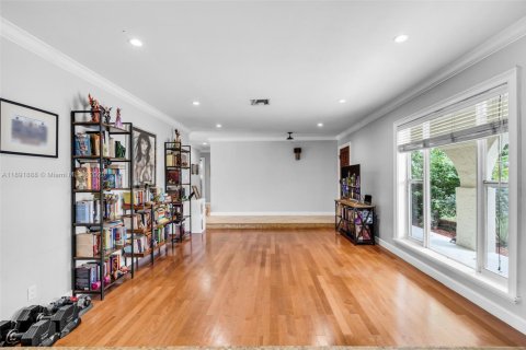 House in Miami, Florida 4 bedrooms, 168.06 sq.m. № 1946199 - photo 7