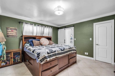 House in Miami, Florida 4 bedrooms, 168.06 sq.m. № 1946199 - photo 13