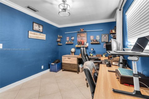 House in Miami, Florida 4 bedrooms, 168.06 sq.m. № 1946199 - photo 23