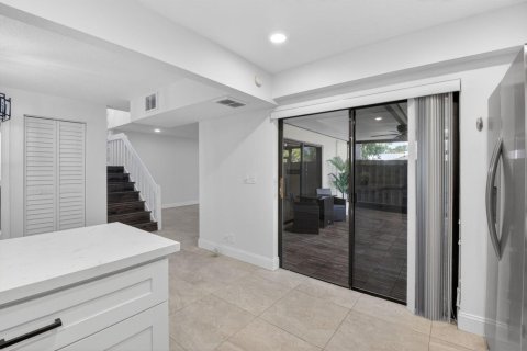 Touwnhouse à vendre à Delray Beach, Floride: 2 chambres, 128.58 m2 № 2260411 - photo 16