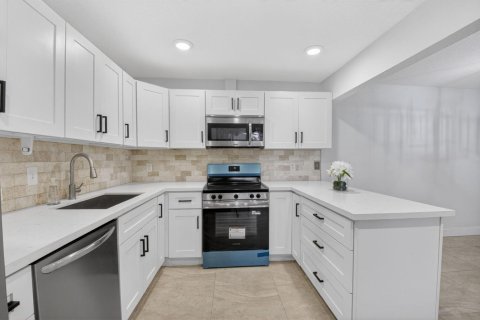Touwnhouse à vendre à Delray Beach, Floride: 2 chambres, 128.58 m2 № 2260411 - photo 15