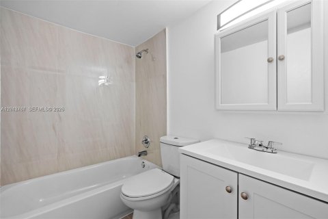 Снять в аренду квартиру в Норт-Майами-Бич, Флорида 2 спальни, 83.61м2, № 2076133 - фото 8