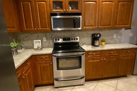 House in Weston, Florida 5 bedrooms, 199.18 sq.m. № 1890457 - photo 4