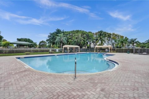 House in Weston, Florida 5 bedrooms, 199.18 sq.m. № 1890457 - photo 20
