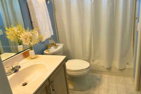 House in Weston, Florida 5 bedrooms, 199.18 sq.m. № 1890457 - photo 16