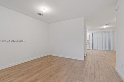 Купить таунхаус в Хомстед, Флорида 3 спальни, 120.96м2, № 2181473 - фото 6