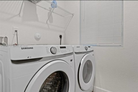 Купить таунхаус в Хомстед, Флорида 3 спальни, 120.96м2, № 2181473 - фото 9