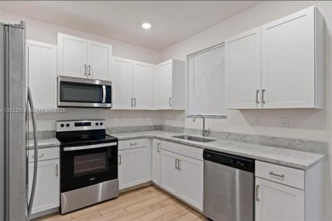 Купить таунхаус в Хомстед, Флорида 3 спальни, 120.96м2, № 2181473 - фото 5