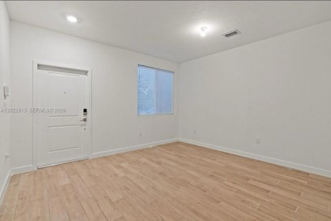 Купить таунхаус в Хомстед, Флорида 3 спальни, 120.96м2, № 2181473 - фото 4