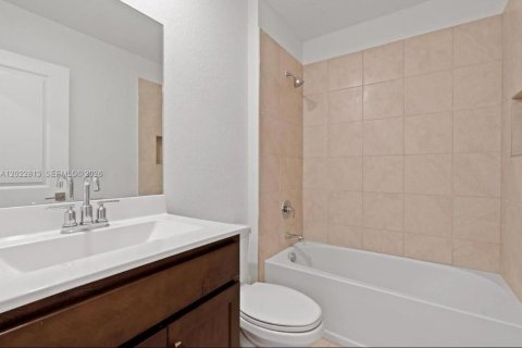 Купить таунхаус в Хомстед, Флорида 3 спальни, 120.96м2, № 2181473 - фото 17