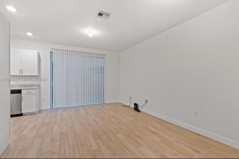 Купить таунхаус в Хомстед, Флорида 3 спальни, 120.96м2, № 2181473 - фото 10
