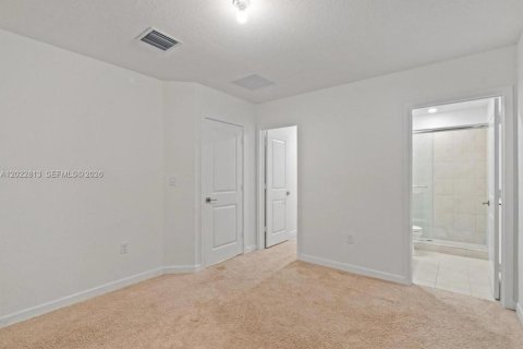 Купить таунхаус в Хомстед, Флорида 3 спальни, 120.96м2, № 2181473 - фото 11