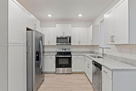 Купить таунхаус в Хомстед, Флорида 3 спальни, 120.96м2, № 2181473 - фото 7