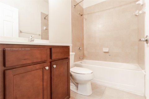 Adosado en alquiler en Hialeah, Florida, 3 dormitorios, 147.9 m2 № 1968235 - foto 21