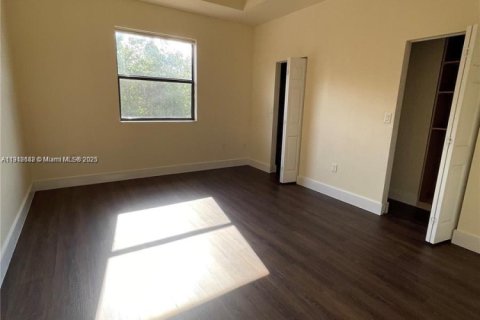 Adosado en alquiler en Hialeah, Florida, 3 dormitorios, 147.9 m2 № 1968235 - foto 14