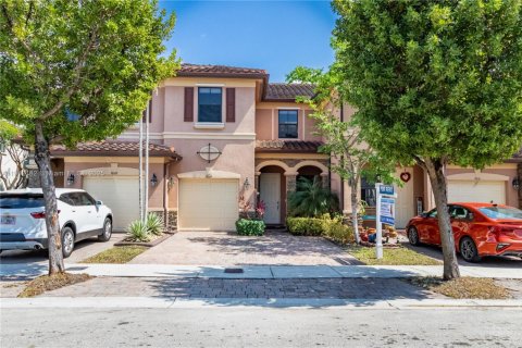 Adosado en Hialeah, Florida 3 dormitorios, 147.9 m2 № 1968235