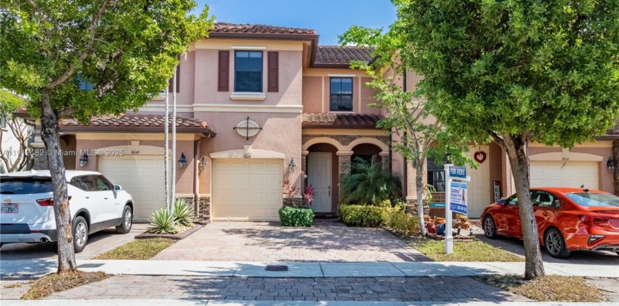 Adosado en Hialeah, Florida 3 dormitorios, 147.9 m2 № 1968235