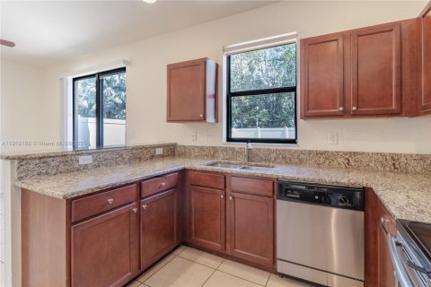 Adosado en alquiler en Hialeah, Florida, 3 dormitorios, 147.9 m2 № 1968235 - foto 9