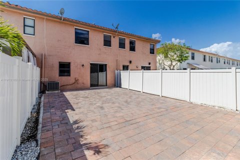 Adosado en alquiler en Hialeah, Florida, 3 dormitorios, 147.9 m2 № 1968235 - foto 11