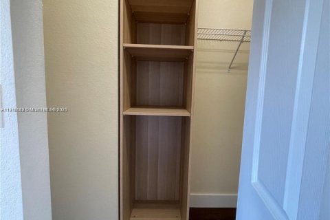 Adosado en alquiler en Hialeah, Florida, 3 dormitorios, 147.9 m2 № 1968235 - foto 15