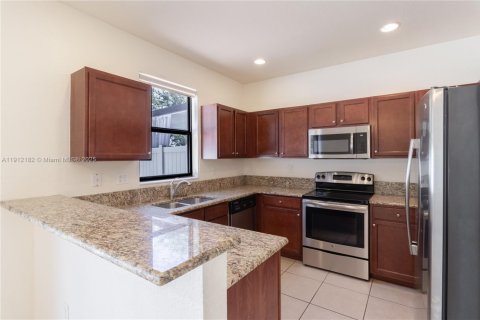 Adosado en alquiler en Hialeah, Florida, 3 dormitorios, 147.9 m2 № 1968235 - foto 8