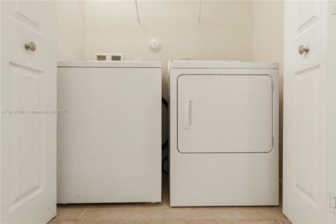 Adosado en alquiler en Hialeah, Florida, 3 dormitorios, 147.9 m2 № 1968235 - foto 20