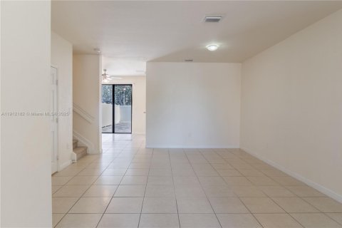 Adosado en alquiler en Hialeah, Florida, 3 dormitorios, 147.9 m2 № 1968235 - foto 4