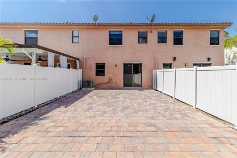 Adosado en alquiler en Hialeah, Florida, 3 dormitorios, 147.9 m2 № 1968235 - foto 10