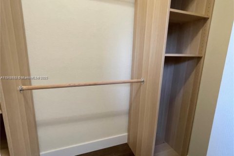 Adosado en alquiler en Hialeah, Florida, 3 dormitorios, 147.9 m2 № 1968235 - foto 16