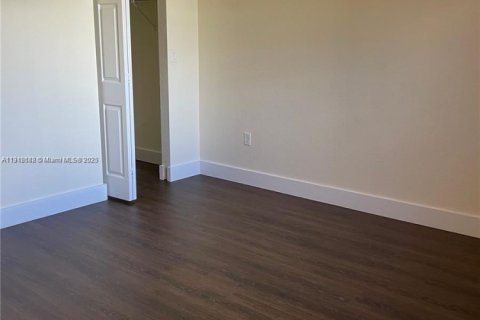 Adosado en alquiler en Hialeah, Florida, 3 dormitorios, 147.9 m2 № 1968235 - foto 19