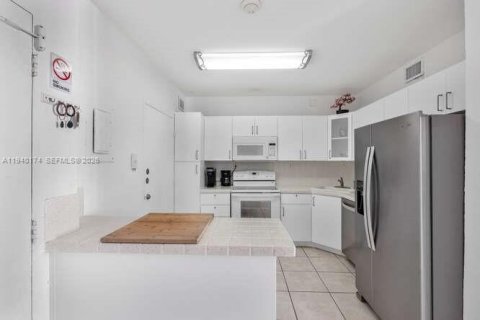 Купить кондоминиум в Майами-Бич, Флорида 2 спальни, 135.64м2, № 1997676 - фото 22