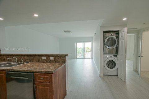 Condo in Miami, Florida, 2 bedrooms  № 1957695 - photo 2