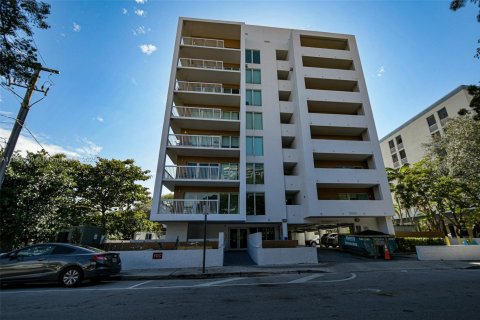 Condo in Miami, Florida, 2 bedrooms  № 1957695 - photo 17