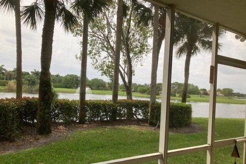Condo in West Palm Beach, Florida, 2 bedrooms  № 1076805 - photo 1