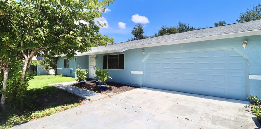 Casa en Port Charlotte, Florida 3 dormitorios, 111.85 m2 № 1885938