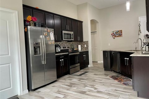 Villa ou maison à louer à Spring Hill, Floride: 4 chambres, 175.68 m2 № 1772110 - photo 2