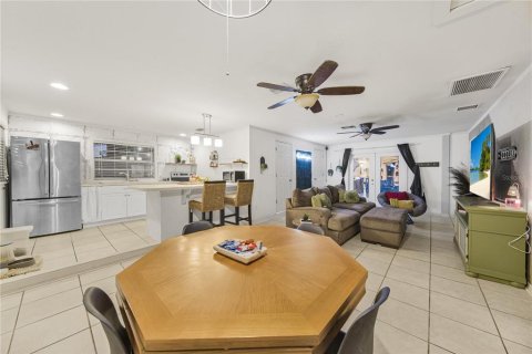 Casa en venta en Minneola, Florida, 6 dormitorios, 320.51 m2 № 1894205 - foto 10