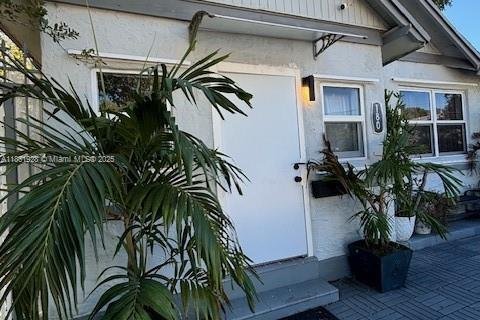 Villa ou maison à louer à Miami, Floride: 2 chambres, 102.19 m2 № 1936223 - photo 1