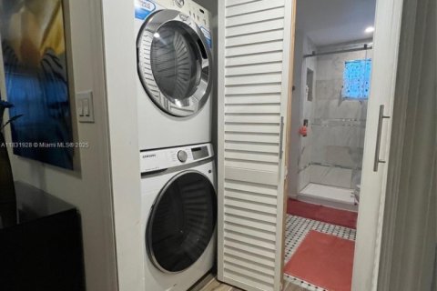 Villa ou maison à louer à Miami, Floride: 2 chambres, 102.19 m2 № 1936223 - photo 9