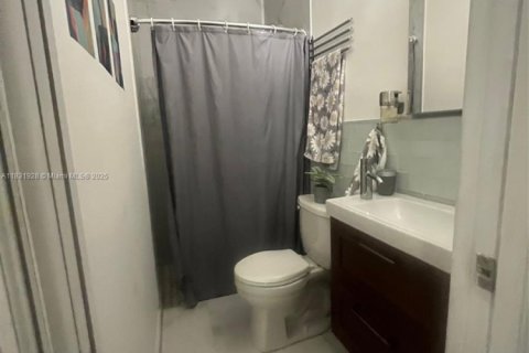Villa ou maison à louer à Miami, Floride: 2 chambres, 102.19 m2 № 1936223 - photo 8